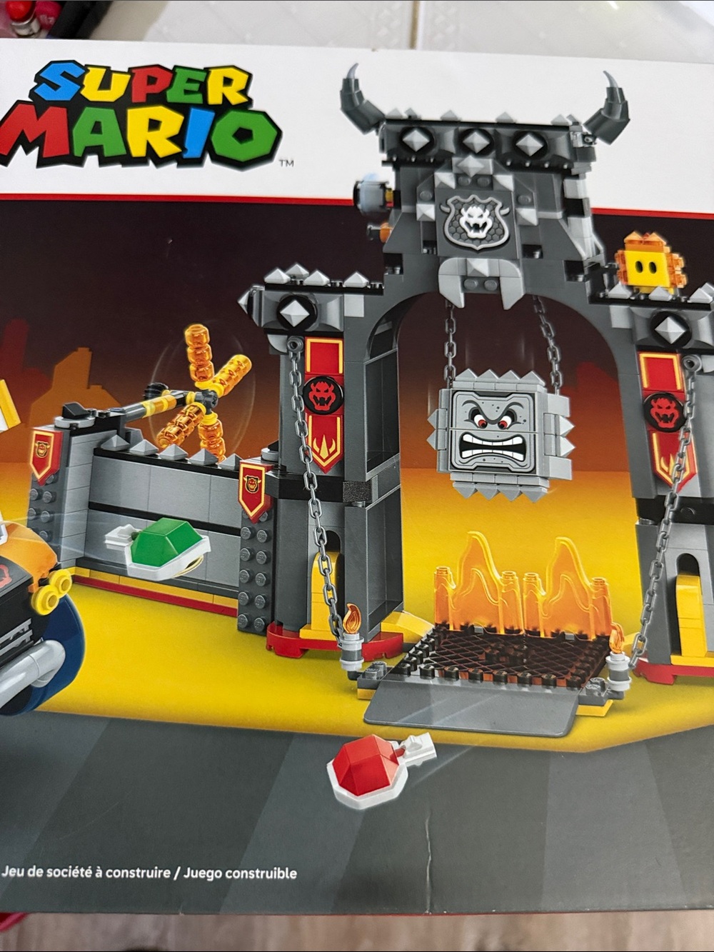 Lego Mario Kart Bowser Castle Showdown – Red, Black, Yellow - Picture 10 of 11